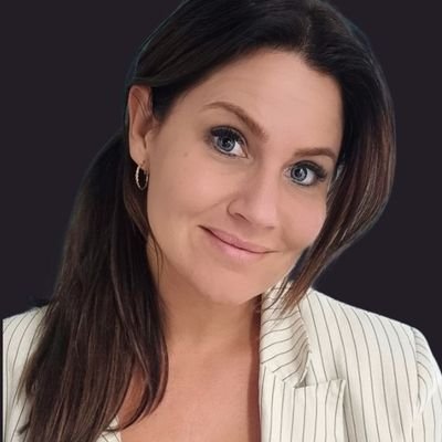 Statenlid D66 Gelderland,
Mdr v Duuk Chiem& Fille, stiefmoeder van 4, ZZP-er in Jeugdbescherming, eigenaar Zorgspot.