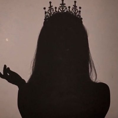 Lillian81022907's profile picture. Queen 🐝 pronouns: Z / Zer 🧜🏻‍♀️ international human rights watchdog 🐕 “𝓑𝓲𝓻𝓭𝓼 𝓪𝓻𝓮𝓷’𝓽 𝓻𝓮𝓪𝓵” *said in Russian accent 💋💃🐻