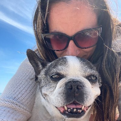 NYC girl about town, Publicist @JGoldsteinPR, NY Rangers fanatic, pop-culture lover, and reader extraordinaire- also im obsessed with my puppy girl