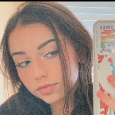 EYoungmodel's profile picture. 