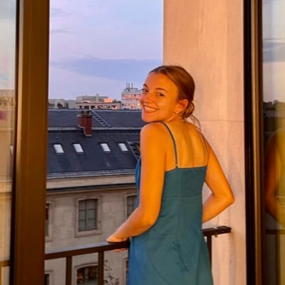 _ella_10_'s profile picture. she/her