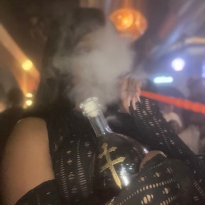 Apryl | 25✨| I crave a love so deep the oceans would be jealous | rip lebert🕊