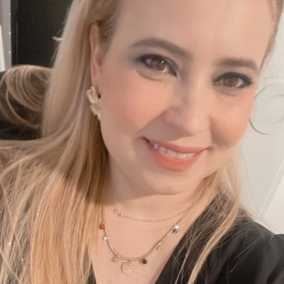 No te limites a ti mismo. Puedes ir tan lejos como tu mente te permita. Puedes conseguir lo que creas, recuerdalo.-Mary Kay Ash.