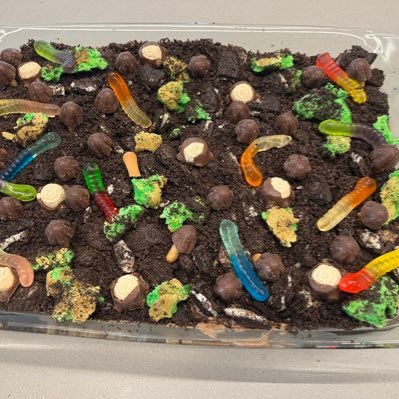 4ain2theunknown's profile picture. The 4th floor bsb community is made of and by grad workers. #TastyTuesdays #rageforalivingwage