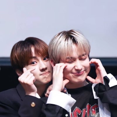 mellovezy's profile picture. ᴡᴇɪ | ᴇɴʜʏᴘᴇɴ ☁️ ᰔ˙₊˚🎧⊹ ★