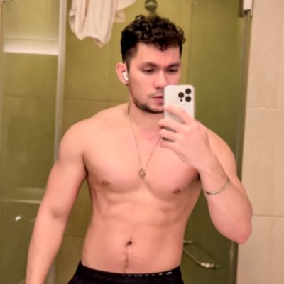 6 Footer, Mixed🇬🇧🇵🇭, Fitness Enthusiast 🏋🏽, Gaymer🎮👾, Fur daddy🐈‍⬛, Little Spoon ni Japz🥄https://t.co/zeZRzHBOgh