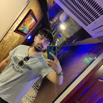 _foyss's profile picture. the most unimportant things you'll ever need to know right here