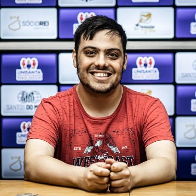 Jornalista, setorista do Santos e da F1 pela @playmakerbrnews. Trabalhei na Nova Difusora (79.9 FM), atualmente Rádio Metropolitana Litoral e estudo programação