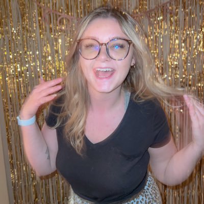 Social Media Manager + Coach 👑 probably working 🤓