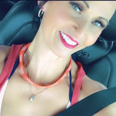 MarciChristoph3's profile picture. #veve #tothemoon⭕️🚀#womenonveve mmmmmmyummy - going down the rabbit hole with veve!! ♥️