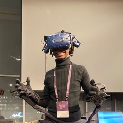 • Software Engineer
• HCI Research (VR+Wearables)
• Some random thoughts & things I find interesting
• 🇰🇪🇺🇸