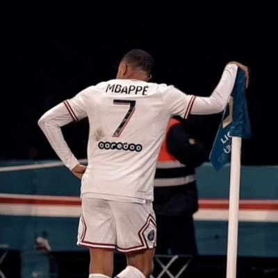 Paris est magique❤️💙@PSG_Inside 🥰 @KMbappe ♥️ @neymarjr 🤩 QLF🧬✌🏻 @PNLMusic 🌎