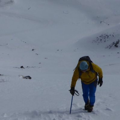 Farmacéutico, Máster AF. Pasión por Correr en la montaña. Hermano, esto no ha hecho más que empezar. No me digas que no puedes,he visto flores romper el asfalto