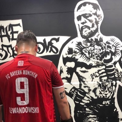 Maç 8-0 olmuş Bobo hala korner diye itiraz ediyor, öyle bir hayat işte @holoskopriv