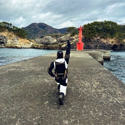 gogo50gure's profile picture. 釣りになるとIQ2ぐらい。フカセ好き。静岡の右上に住んでます。釣行は静岡の右下ら辺が多いです。 🎣 グレに捧げる甘い日々 。目標は伊豆で50を釣る！！　　　　　　　【鬼我番衆総隊長直轄零番隊】 「酒と泪と男と魚」