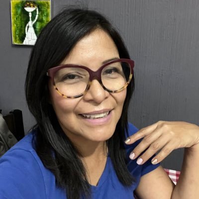 Periodista carrera 23 años de experiencia prensa escrita, radio y Televisión Salvadoreña. Asesora  en comunicación Institucional  Protocolo y RRPP.