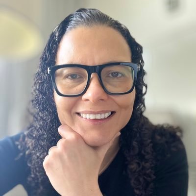 begoaristy's profile picture. ♥️🛩🌍 Apasionada de las artes. Entusiasta bibliófila, numismática. Amante de las odas al paladar y del fruto de los viñedos. El mar es mi paraíso.