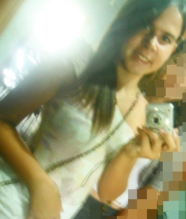 Sousense ,ariiana ,flamenguista ,futura estudante de direito ,divertida , timida , ciumenta . . .