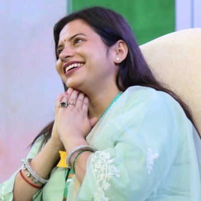 Official Account of Kavita Tiwari , जब तक सूरज चंदा चमके तब तक ये हिंदुस्तान रहे। .......वन्दे मातरम। 🇮🇳