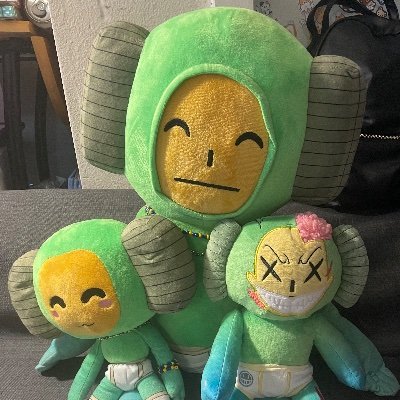 Robert, Juicette & Bobert! Just three cute lil brushes here to brighten your day & try to bring a smile to your face😊💚✨