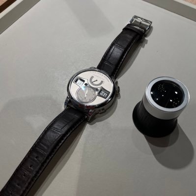 moaldhefairi's profile picture. Reader, watches collector, Investor and Specialized in Banking & Finance 🇦🇪.