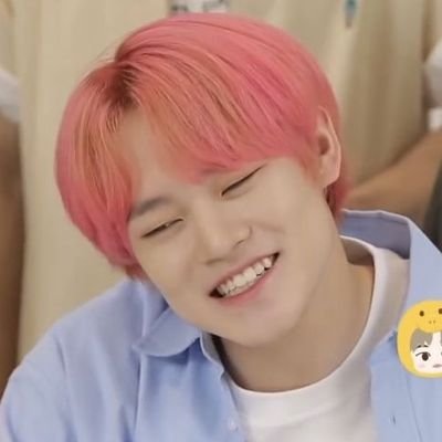 kopi itu pahit yang manis cuman senyum zhong chenle seorang.