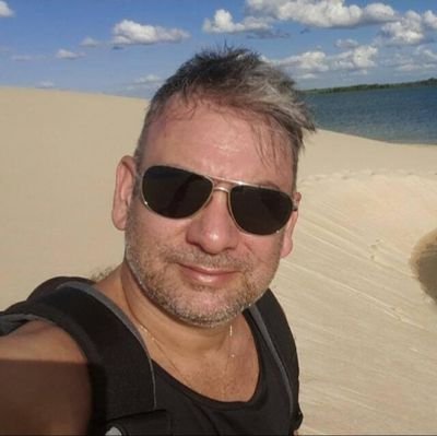 Brasileiro e sempre à esquerda!
(Pontos de vista expressos aqui são meus e nao representam meu empregador)