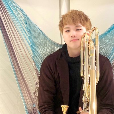 munze0525yen's profile picture. 98's Bass Tromboneを専攻してたことがある人 後ろの髪の毛を定期的に切ってくれる人を募集しています