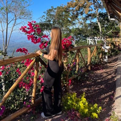 Amo a Dios sobre todas las cosas Él tiene el control sobre mi vida Amo a mi familia❤️