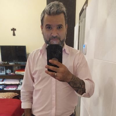 rolo680's profile picture. Cuando se nace pobre, estudiar es el mayor acto de rebeldía contra el sistema. El saber rompe las cadenas de la esclavitud. Tomas Bulat.