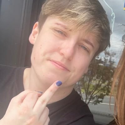 simmy - 28 - 🏳️🌈 - paramore is life, right? - certified jinx simp