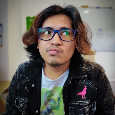 CharlyCodes's profile picture. A veces digo que desarrollo videojuegos pero probablemente esté procrastinando

Maestro de:
🎮 Programación de videojuegos
⚡Electrónica 
🤖 Robótica