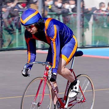 毎日、競輪の全レースを予想🔥 1995年の12月から先頭固定予想を開始、「誰にでもより安全により楽しめる競輪」を理念に活動しております (これまでの最高実績として、年間の回収率379%を記録) 予想先導員として、競輪を楽しむ方々が目標を見失わないよう、力強く先頭を引っ張っていきますので後ろに付いてきてください‼️