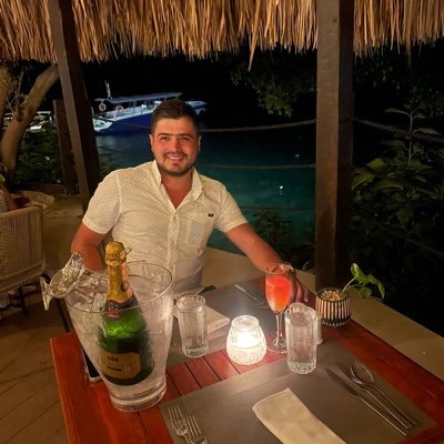 AleHernandez40's profile picture. Abogado (EAFIT), estudiante de contaduría (U.Luis amigo) ANTICOMUNISTA, ANTISOCIALISTA, la izquierda ni para coger el bus