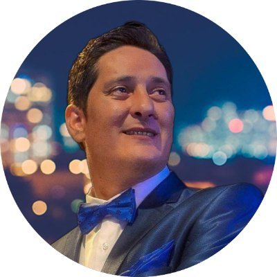 Casi un ser humano, periodista, conductor de radio, televisión, animación y coordinación de eventos.-
Instagram: @fabichesa
Facebook: Fabian Chesa
Wpp3424023553