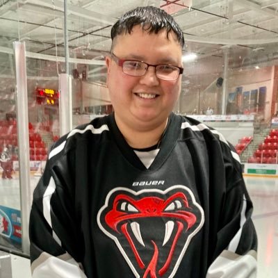 Shift Supervisor and 23 year Anthem singer for the Red Deer Vipers 🇨🇦🎤🏒🐍 GO OILERS💙🔶I adore my wife and 3 beautiful children 🏳️‍🌈♥️ Proud to be me!