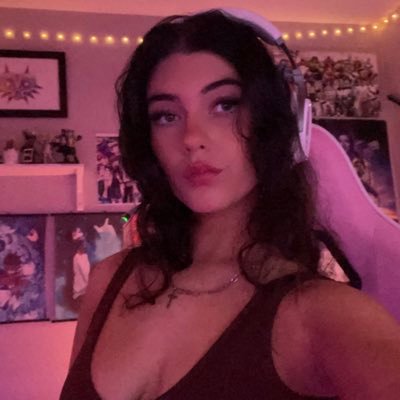 I just love movies! I also stream fortnite and smite and other stuff 😁 Buy me stuff!! If you want 🥰 https://t.co/QRK8fWKval