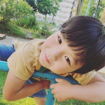 息子のげんきです。ちょっと不思議で運動神経抜群の小学新2年生の男の子です。 この子の才能を活かしてあげたくて活動してます。 Twitter初心者で色々と見落としごめんなさい(_ _;)いつもリポスト、コメントありがとうございます✨#アクション #キッズモデル #俳優 #子役 📷転載•無断使用禁止　#陸上