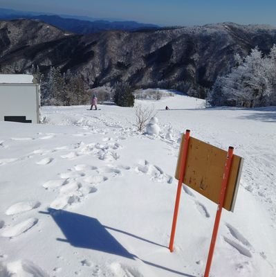 スノボとカープが大好きなおやじです。無言フォロー失礼します。😀
スノボの滑走歴は長いけど滑りは…😵‍💫🤣
春になり野球シーズンなりました今年の推し 60田村、52末包48アドゥワ12大道🤩
お酒は冷で呑む日本酒にハマってます。🥳
季節の物楽しんでます。てけとーに写真撮ってます。
宜しくお願いします。🤗