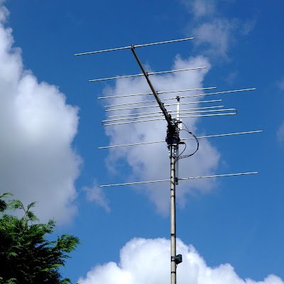 My main interests are in broadcast DX on the medium wave band and on FM band 2 (87.5-108 MHz.) I also occasionally dabble in the 10m and 2m amateur bands.