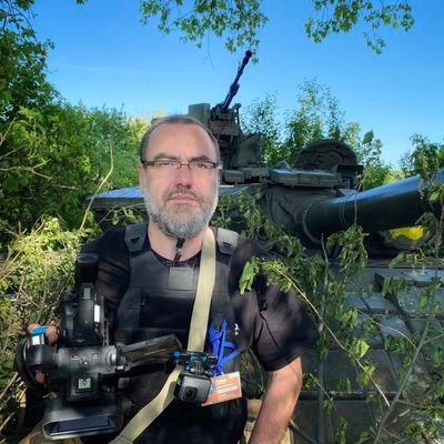 Voják beze zbraně, architekt zážitkové turistiky, 15 let průvodce Ukrajinou. Obdivovatel Karpat a tradic lidí, kteří je obývají. ... a také válečný kameraman.