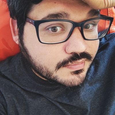 Student and aspiring to illustrator. Lover of books, movies, pizza, cheese and coffee and cartoon marathon.
