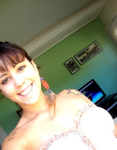 guidps's profile picture. a  luz que me guia é bem mais forte que os olhos que me cercam.