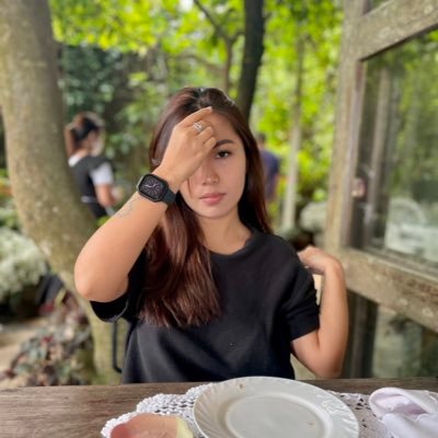 Tinek100's profile picture. 