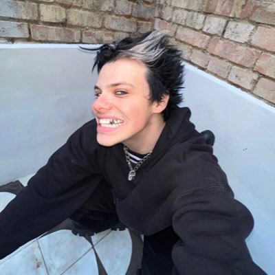 YUNGBLUD ARMY Profile