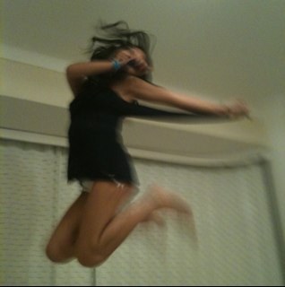 andrea_sil's profile picture. Nací a las 5:54 a.m. pero no recuerdo si en lunes o miércoles..