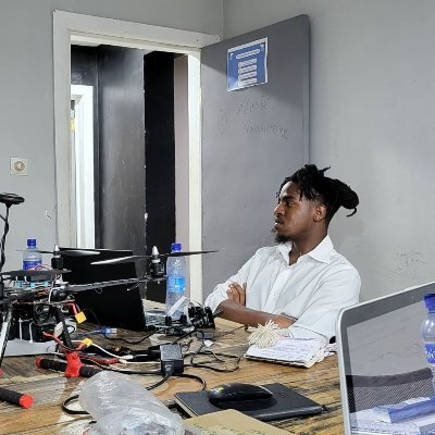 lakoithefirst's profile picture. Tech & Drone Nerd