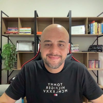 👧 Dad
🏦 Former Coordinator of OpenFinance Brazil
💻 Solutions Architect
🎤 Speaker
✍️ Writer
🤓 Consultant
💼 Entrepreneur