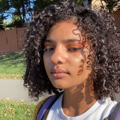 squaredoff11's profile picture. she/her