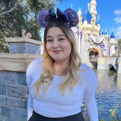 associate producer @fortnitegame | something something caffeine dependency | views/shitposts are my own | she/her | formerly WDW and destiny 2 ✨